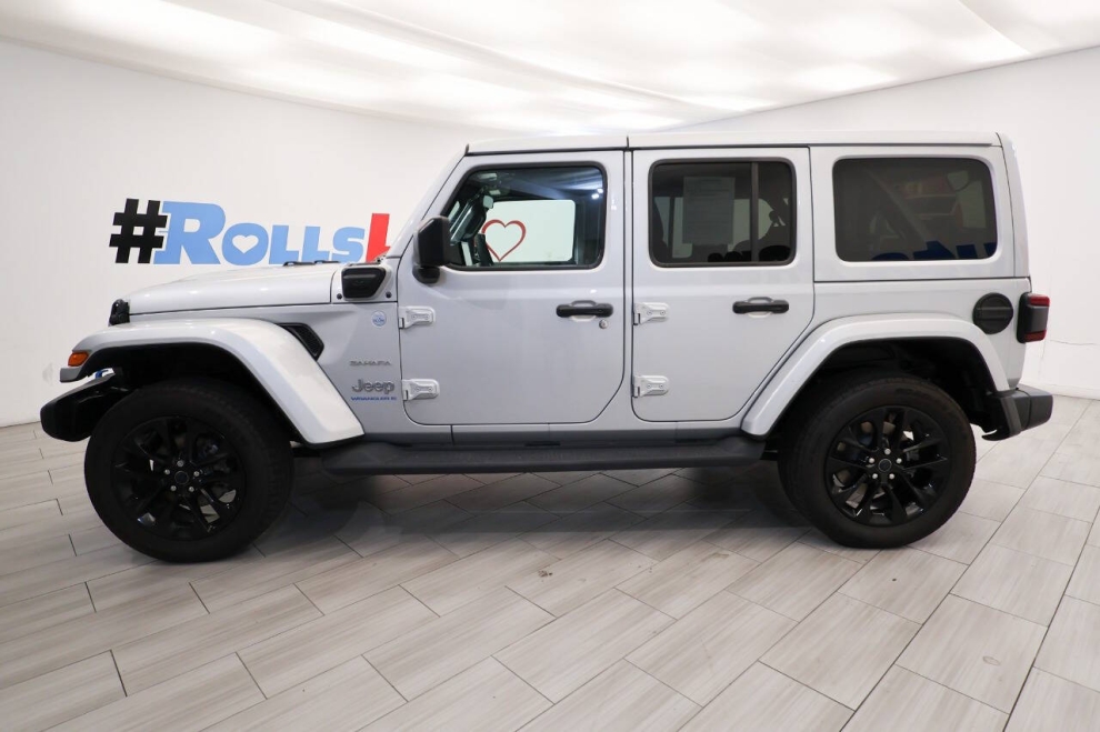 2024 Jeep Wrangler Sahara 4xe 4x4 4dr SUV, Plata, Mileage: 33,849 - photo 1