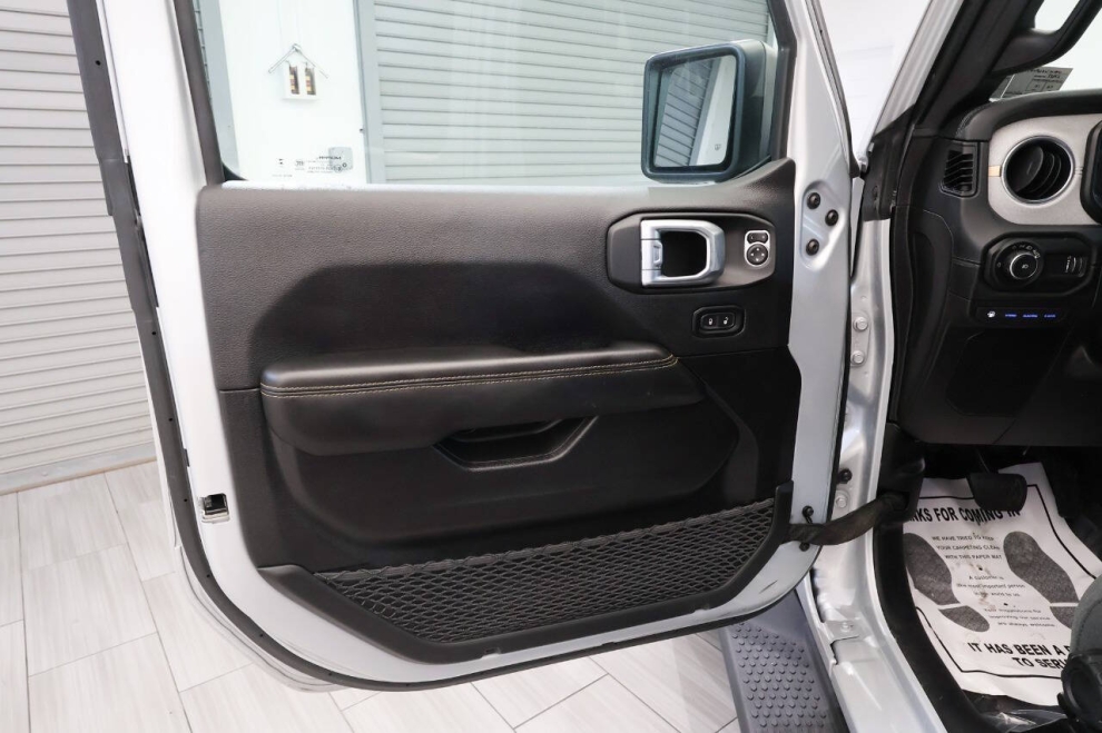 2024 Jeep Wrangler Sahara 4xe 4x4 4dr SUV, Plata, Mileage: 33,849 - photo 15