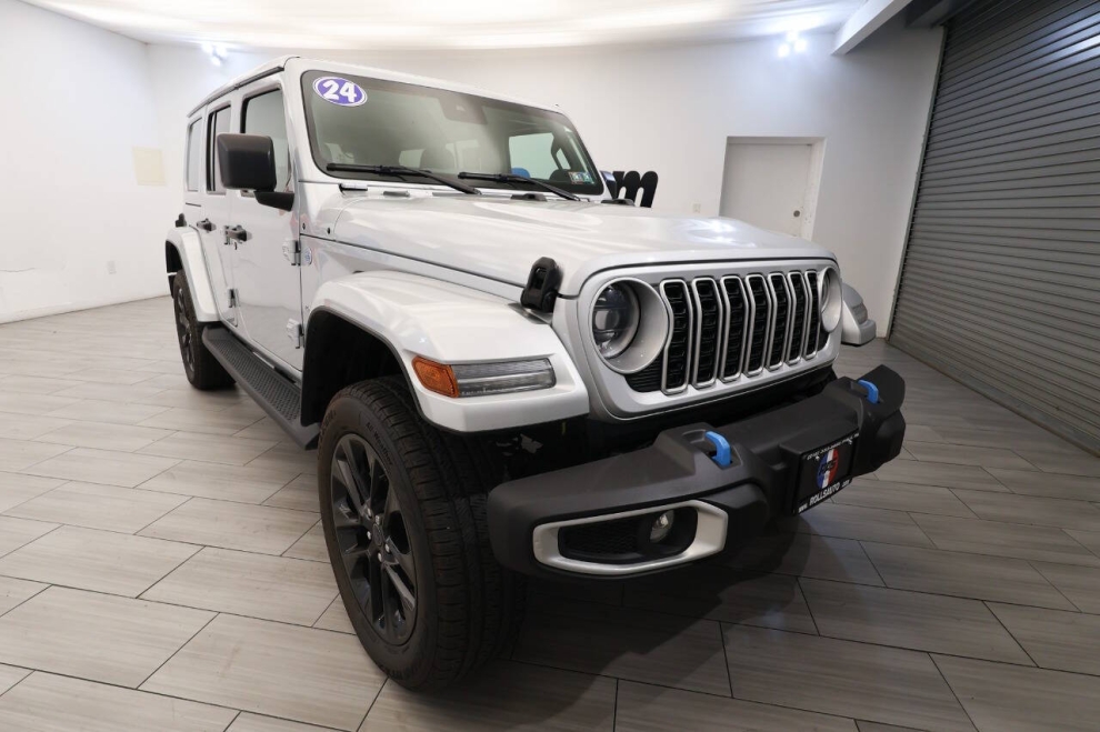2024 Jeep Wrangler Sahara 4xe 4x4 4dr SUV, Plata, Mileage: 33,849 - photo 6