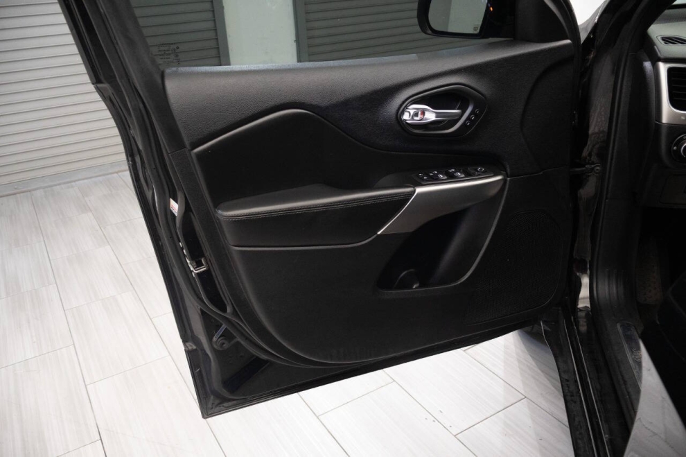 2020 Jeep Cherokee High Altitude 4x4 4dr SUV, Black, Mileage: 61,263 - photo 12