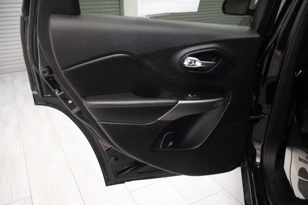 2020 Jeep Cherokee High Altitude 4x4 4dr SUV, Black, Mileage: 61,263 - photo 14