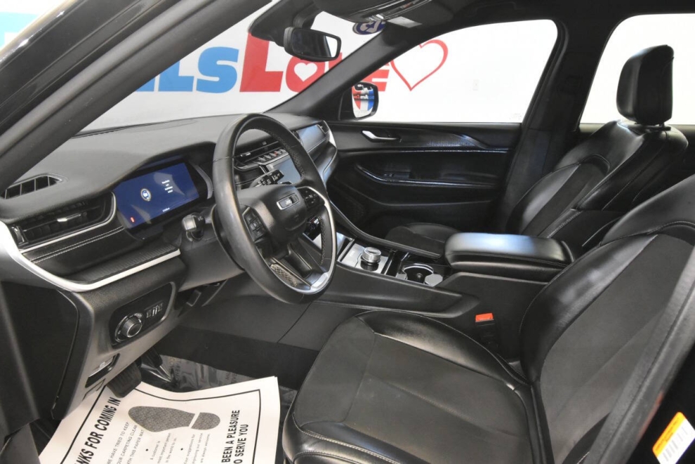 2023 Jeep Grand Cherokee Altitude 4x4 4dr SUV, Black, Mileage: 61,637 - photo 10