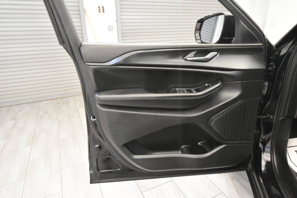 2023 Jeep Grand Cherokee Altitude 4x4 4dr SUV, Black, Mileage: 61,637 - photo 12