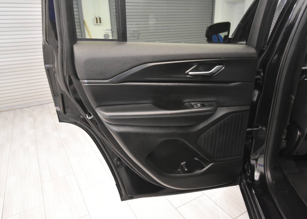 2023 Jeep Grand Cherokee Altitude 4x4 4dr SUV, Black, Mileage: 61,637 - photo 14