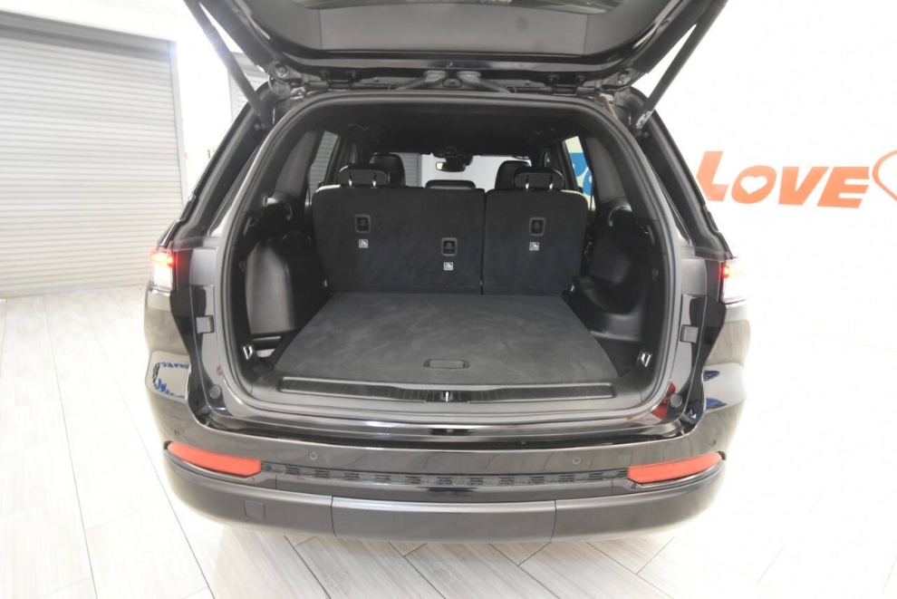 2023 Jeep Grand Cherokee Altitude 4x4 4dr SUV, Black, Mileage: 61,637 - photo 32