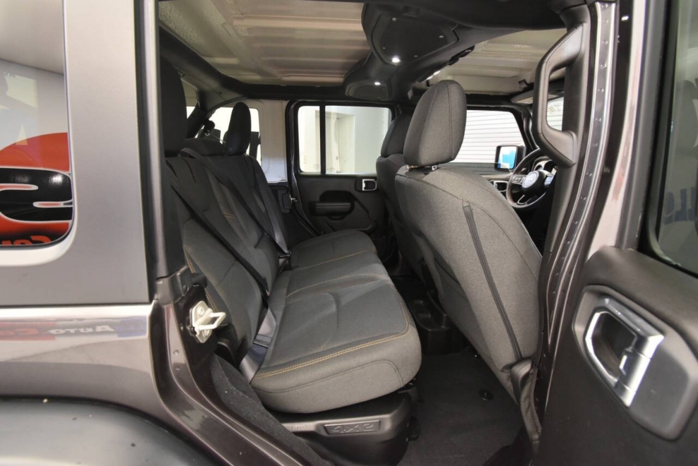 2024 Jeep Wrangler Willys 4xe 4x4 4dr SUV, Gris, Mileage: 28,048 - photo 23