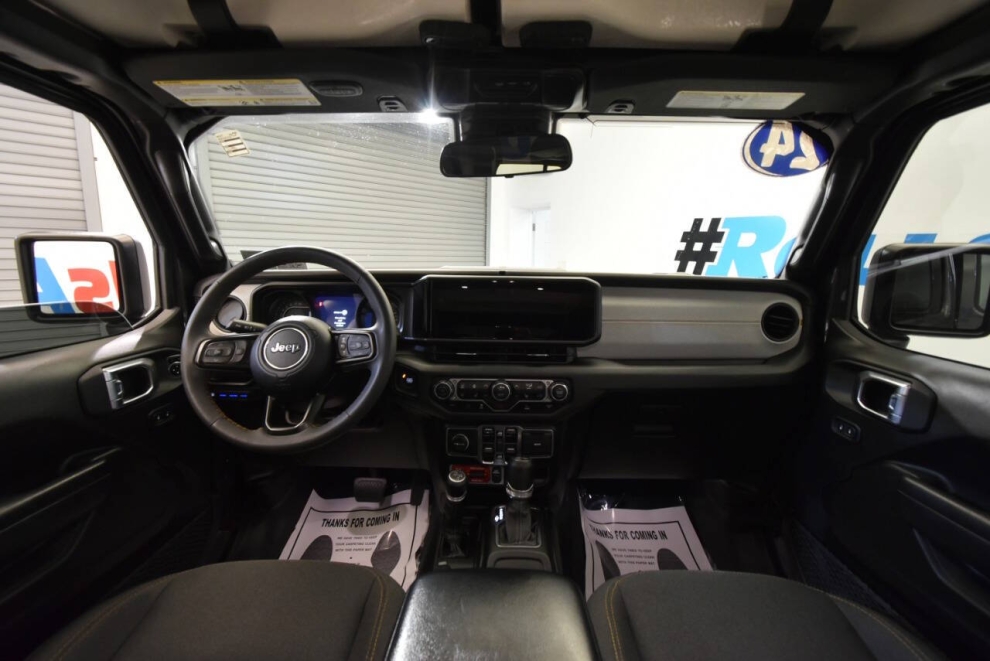 2024 Jeep Wrangler Willys 4xe 4x4 4dr SUV, Gris, Mileage: 28,048 - photo 24