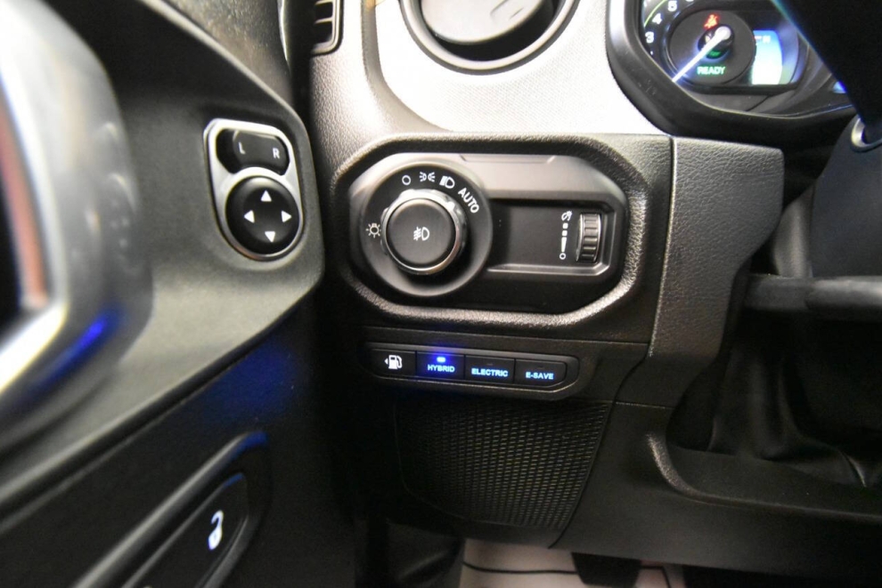 2024 Jeep Wrangler Willys 4xe 4x4 4dr SUV, Gris, Mileage: 28,048 - photo 36