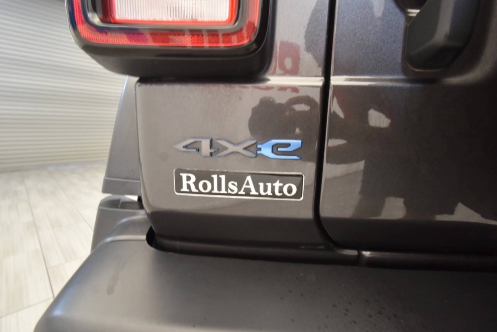 2024 Jeep Wrangler Willys 4xe 4x4 4dr SUV, Gris, Mileage: 28,048 - photo 40