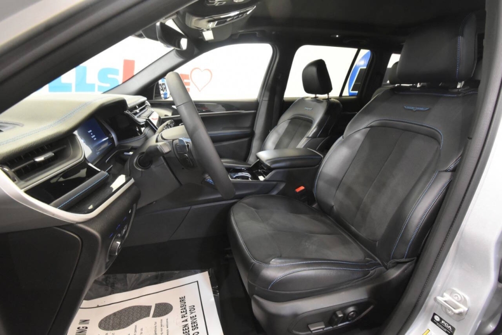 2023 Jeep Grand Cherokee Trailhawk 4xe 4x4 4dr SUV, Silver, Mileage: 28,362 - photo 14