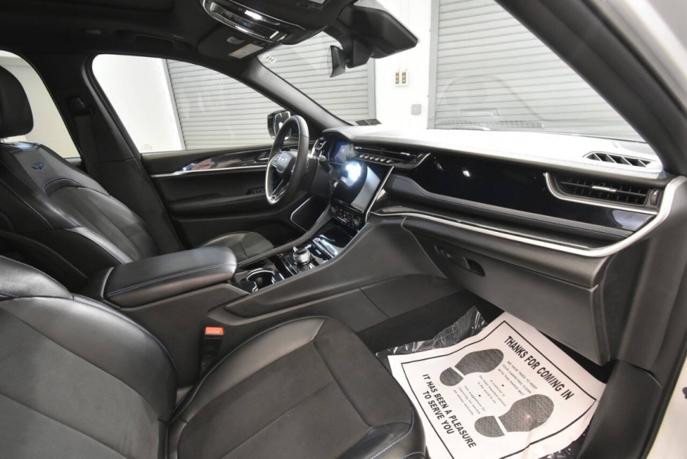 2023 Jeep Grand Cherokee Trailhawk 4xe 4x4 4dr SUV, Silver, Mileage: 28,362 - photo 18