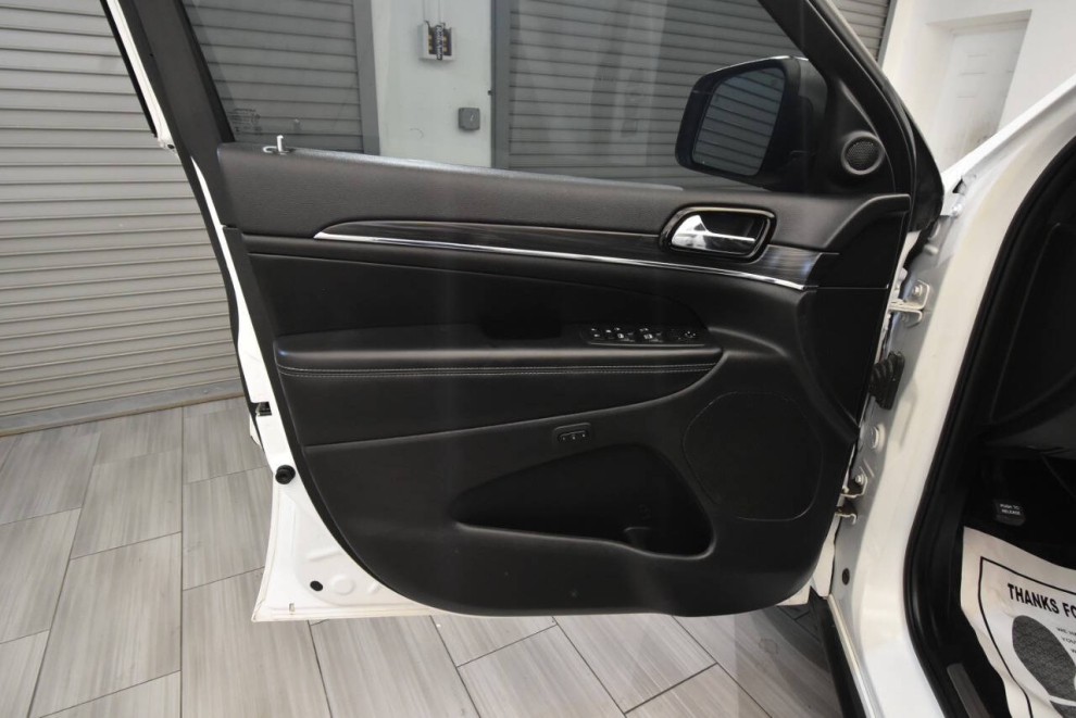 2021 Jeep Grand Cherokee 80th Anniversary Edition 4x4 4dr SUV, Black, Mileage: 69,739 - photo 12