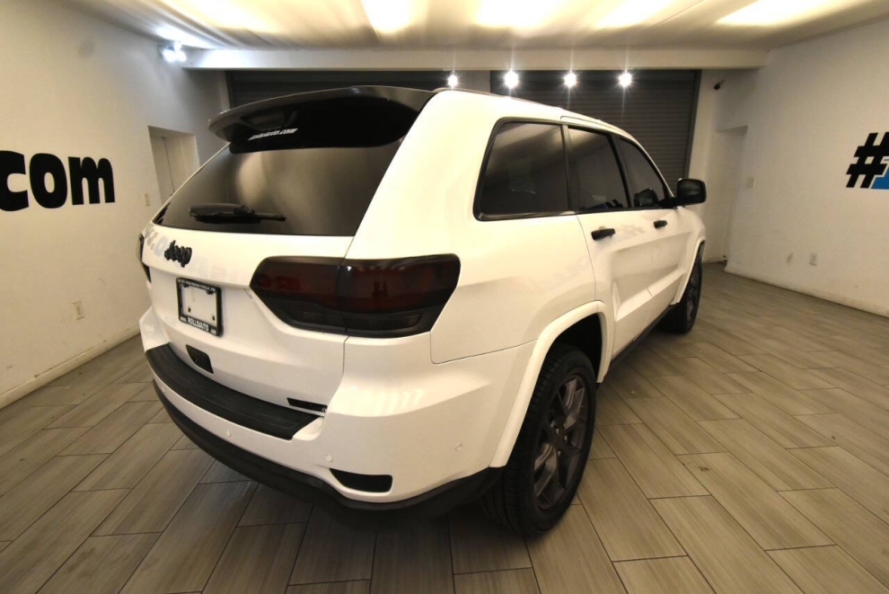 2021 Jeep Grand Cherokee 80th Anniversary Edition 4x4 4dr SUV, Black, Mileage: 69,739 - photo 4