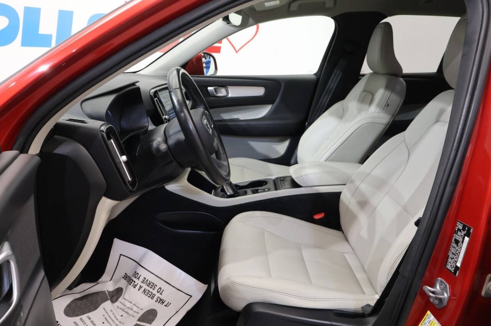 2019 Volvo XC40 T4 Momentum 4dr SUV, Rojo, Mileage: 87,734 - photo 11
