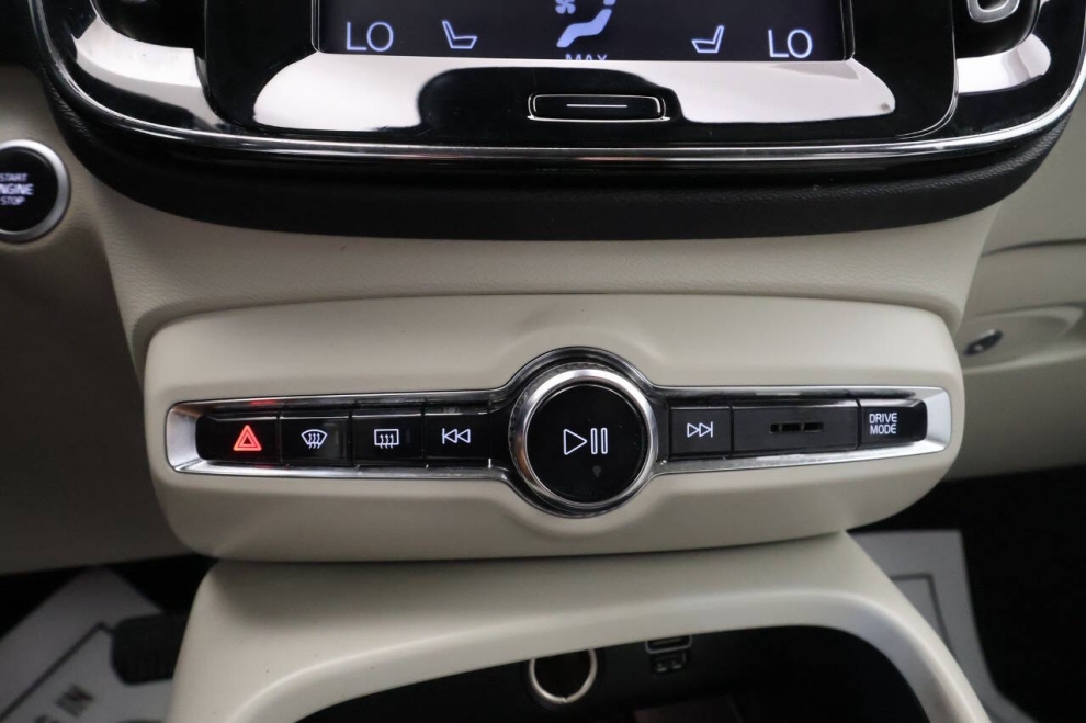 2019 Volvo XC40 T4 Momentum 4dr SUV, Rojo, Mileage: 87,734 - photo 21