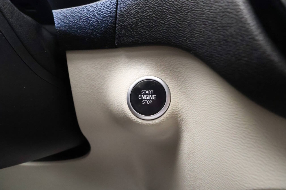 2019 Volvo XC40 T4 Momentum 4dr SUV, Rojo, Mileage: 87,734 - photo 24