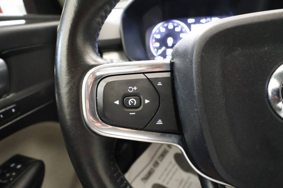 2019 Volvo XC40 T4 Momentum 4dr SUV, Rojo, Mileage: 87,734 - photo 26