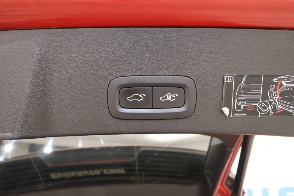 2019 Volvo XC40 T4 Momentum 4dr SUV, Rojo, Mileage: 87,734 - photo 31