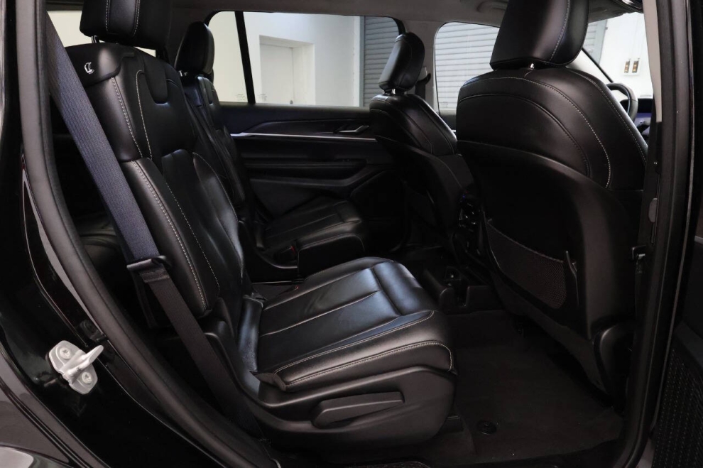 2023 Jeep Grand Cherokee L Limited 4x4 4dr SUV, Black, Mileage: 39,867 - photo 18