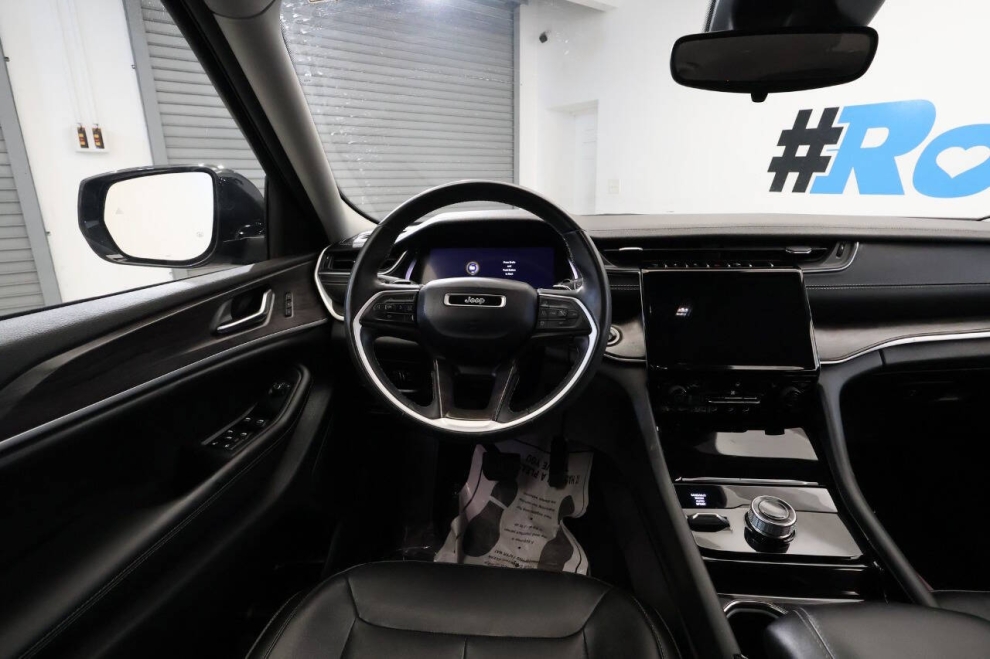 2023 Jeep Grand Cherokee L Limited 4x4 4dr SUV, Black, Mileage: 39,867 - photo 21