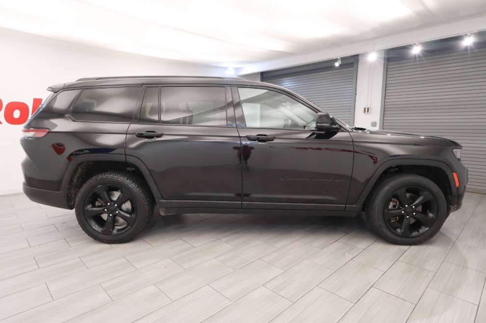 2023 Jeep Grand Cherokee L Limited 4x4 4dr SUV, Black, Mileage: 39,867 - photo 5