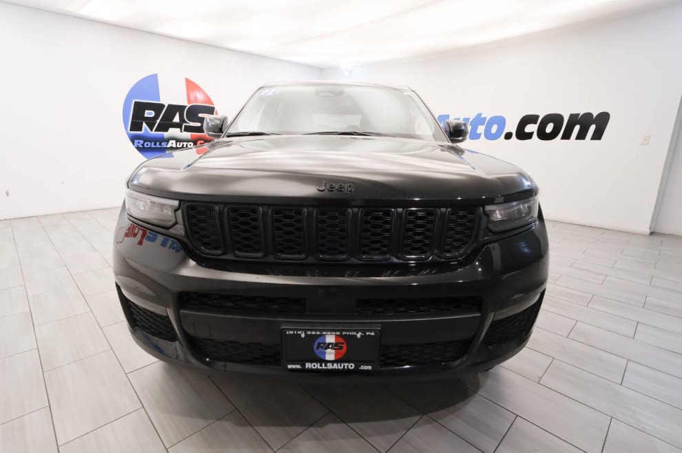2023 Jeep Grand Cherokee L Limited 4x4 4dr SUV, Black, Mileage: 39,867 - photo 7