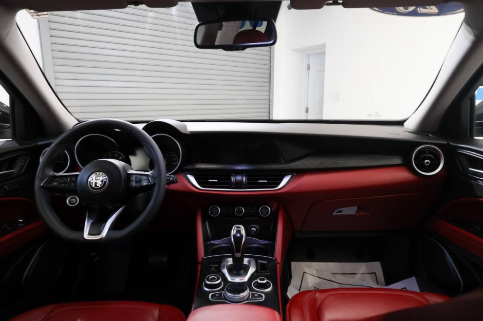 2020 Alfa Romeo Stelvio Sport AWD 4dr Crossover, Silver, Mileage: 62,822 - photo 18