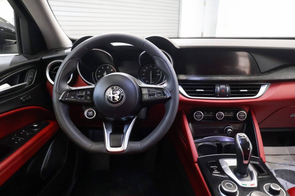 2020 Alfa Romeo Stelvio Sport AWD 4dr Crossover, Silver, Mileage: 62,822 - photo 19
