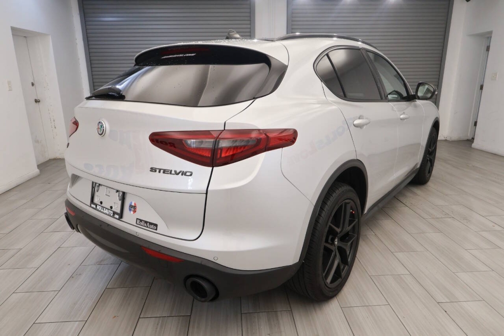 2020 Alfa Romeo Stelvio Sport AWD 4dr Crossover, Silver, Mileage: 62,822 - photo 4