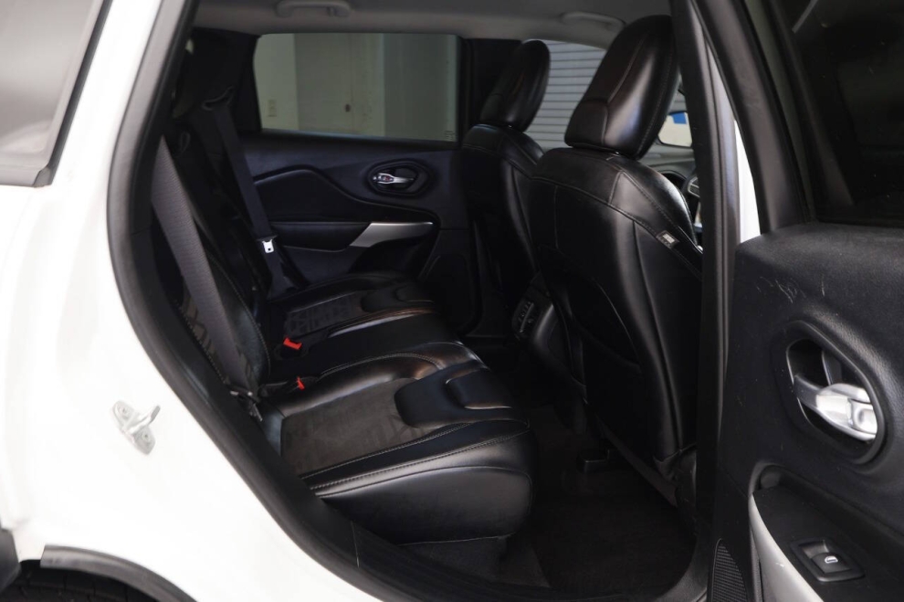 2022 Jeep Cherokee X 4x4 4dr SUV, White, Mileage: 50,735 - photo 19