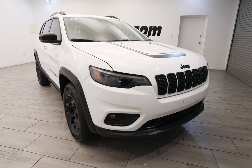 2022 Jeep Cherokee X 4x4 4dr SUV, White, Mileage: 50,735 - photo 6