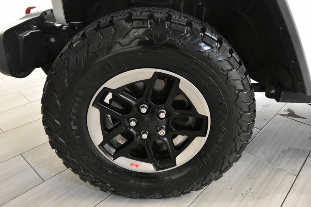 2018 Jeep Wrangler Unlimited Rubicon 4x4 4dr SUV (midyear release), White, Mileage: 63,019 - photo 10