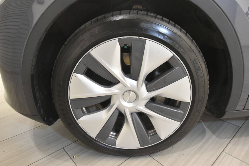 2023 Tesla Model Y Long Range AWD 4dr Crossover, Silver, Mileage: 93,521 - photo 9