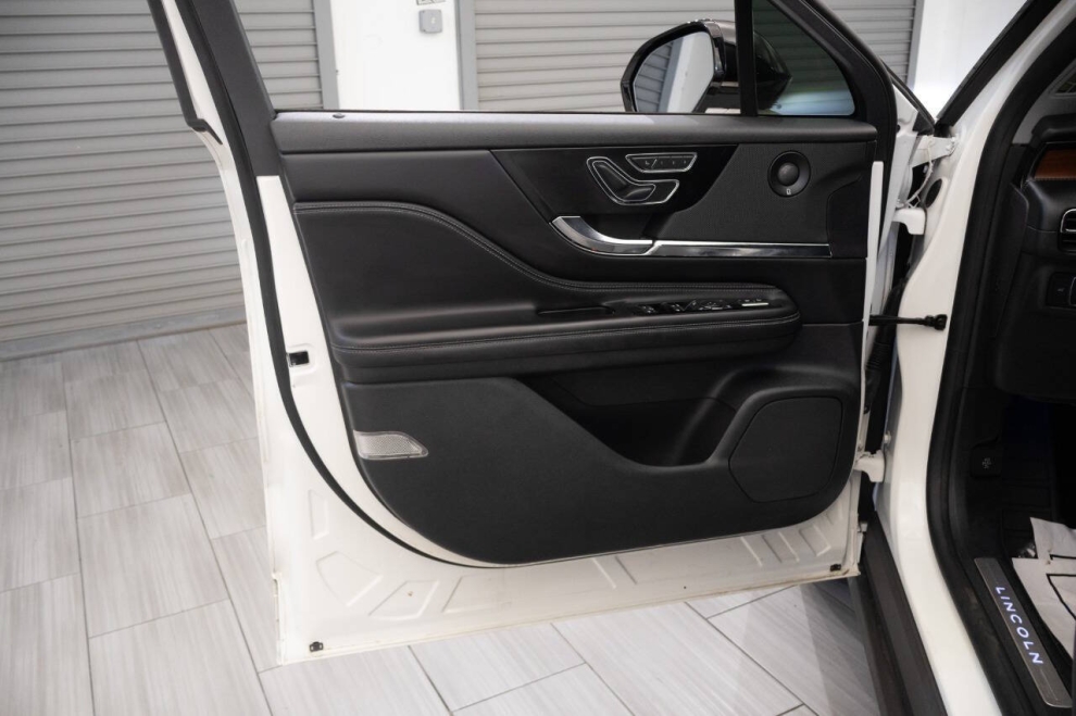 2020 Lincoln Corsair Reserve AWD 4dr SUV, White, Mileage: 79,637 - photo 13