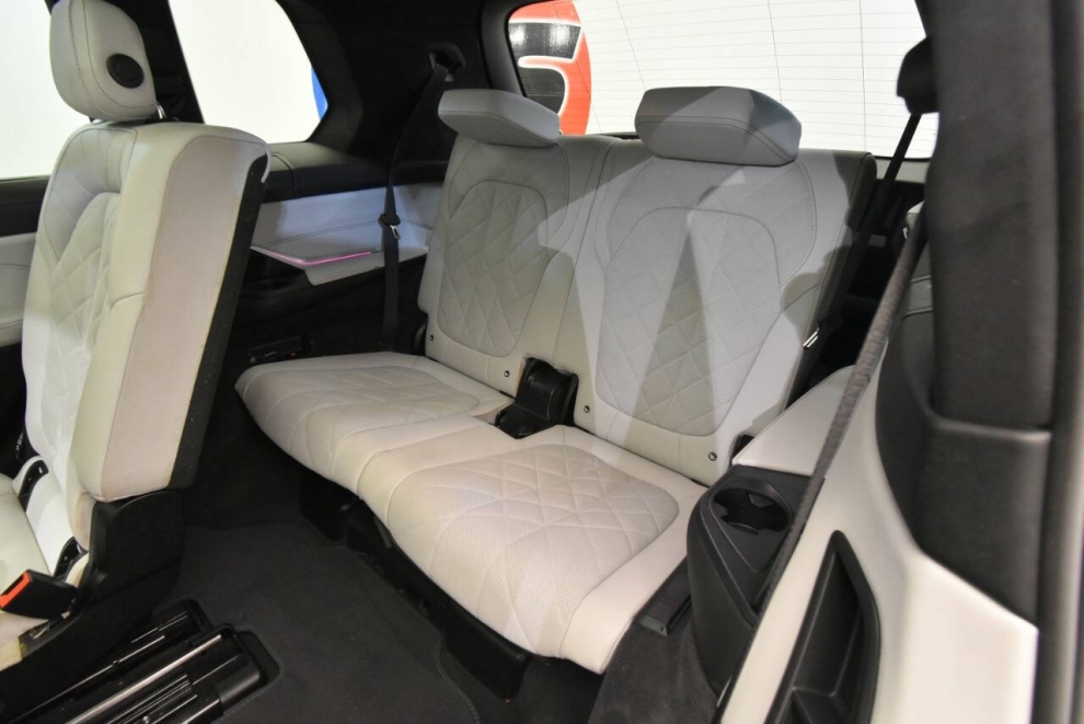 2024 BMW X7 xDrive40i AWD 4dr Sports Activity Vehicle, Gray, Mileage: 65,443 - photo 15