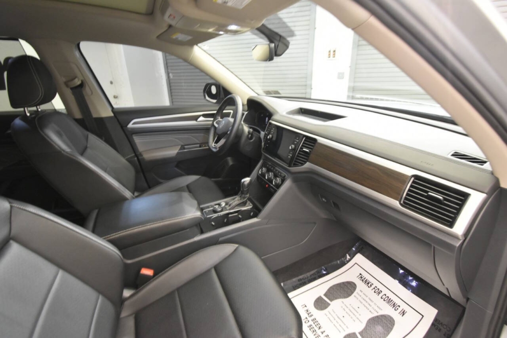 2023 Volkswagen Atlas V6 SE 4Motion AWD 4dr SUV w/Technology, Silver, Mileage: 62,569 - photo 17