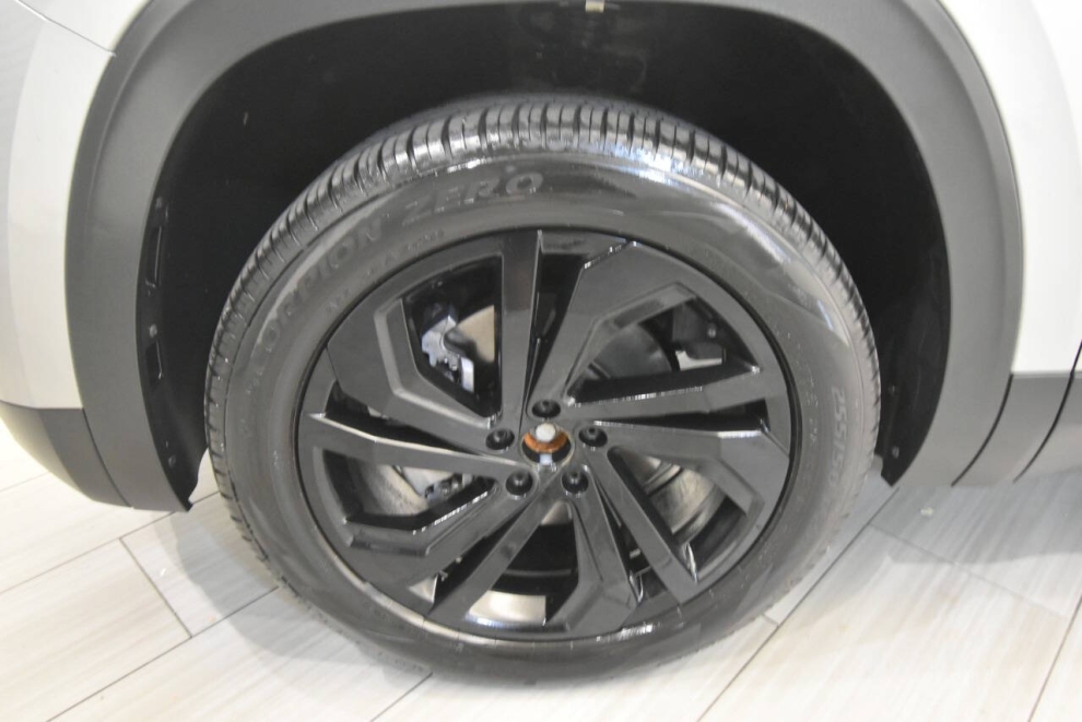 2023 Volkswagen Atlas V6 SE 4Motion AWD 4dr SUV w/Technology, Silver, Mileage: 62,569 - photo 9