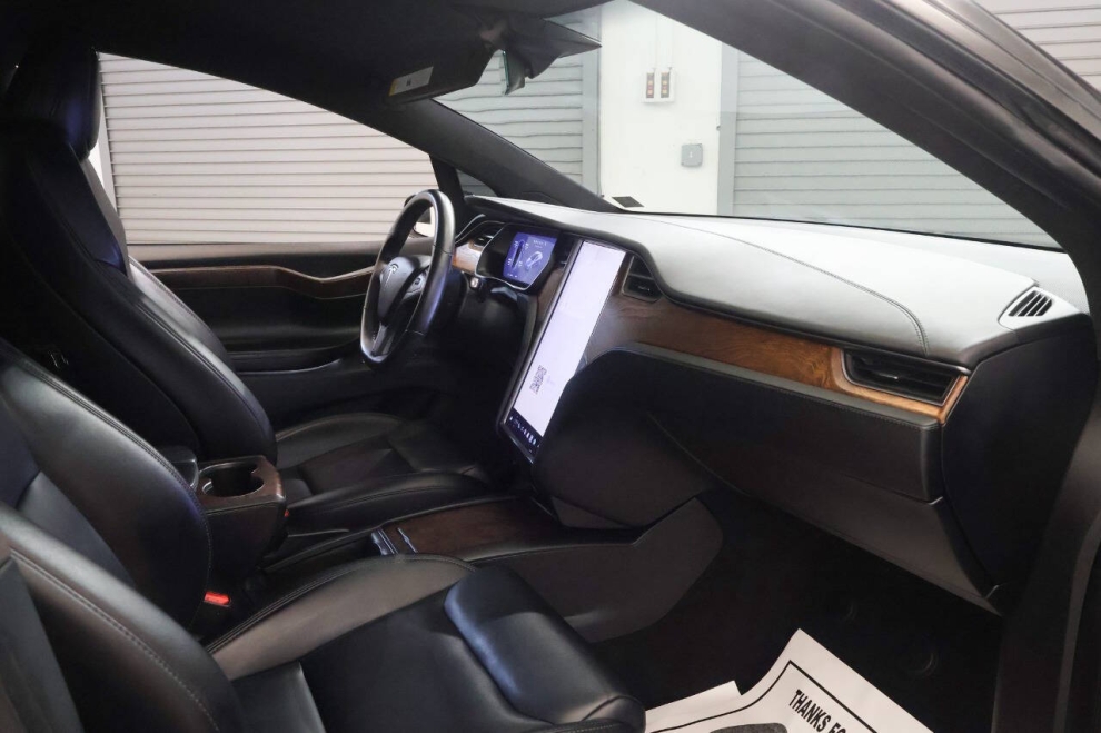 2020 Tesla Model X Long Range Plus AWD 4dr SUV, Green, Mileage: 77,992 - photo 17