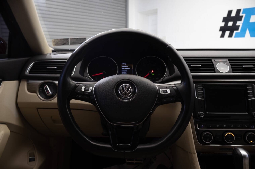 2016 Volkswagen Passat 1.8T SEL 4dr Sedan PZEV, Red, Mileage: 75,259 - photo 19