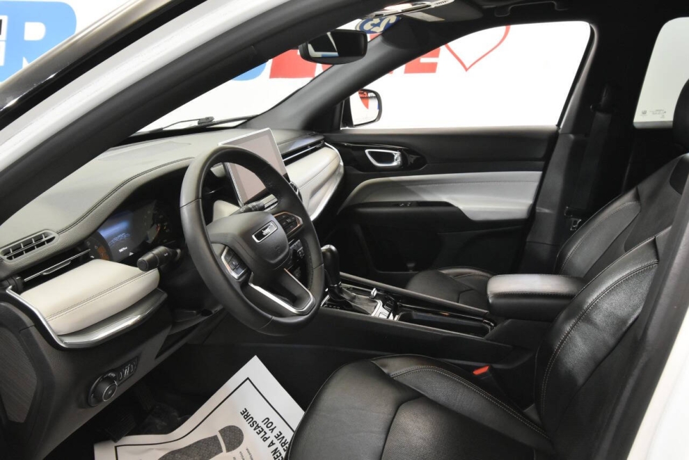 2023 Jeep Compass High Altitude 4x4 4dr SUV, White, Mileage: 56,870 - photo 11