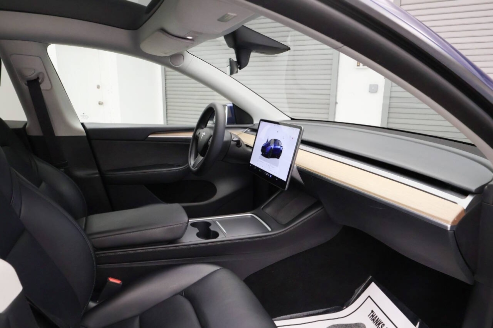 2022 Tesla Model Y Long Range AWD 4dr Crossover, Blue, Mileage: 97,092 - photo 15