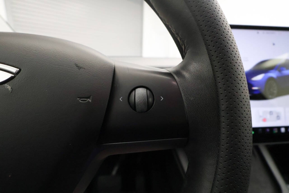 2022 Tesla Model Y Long Range AWD 4dr Crossover, Blue, Mileage: 97,092 - photo 24