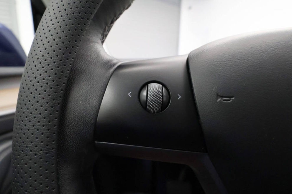 2022 Tesla Model Y Long Range AWD 4dr Crossover, Blue, Mileage: 97,092 - photo 25