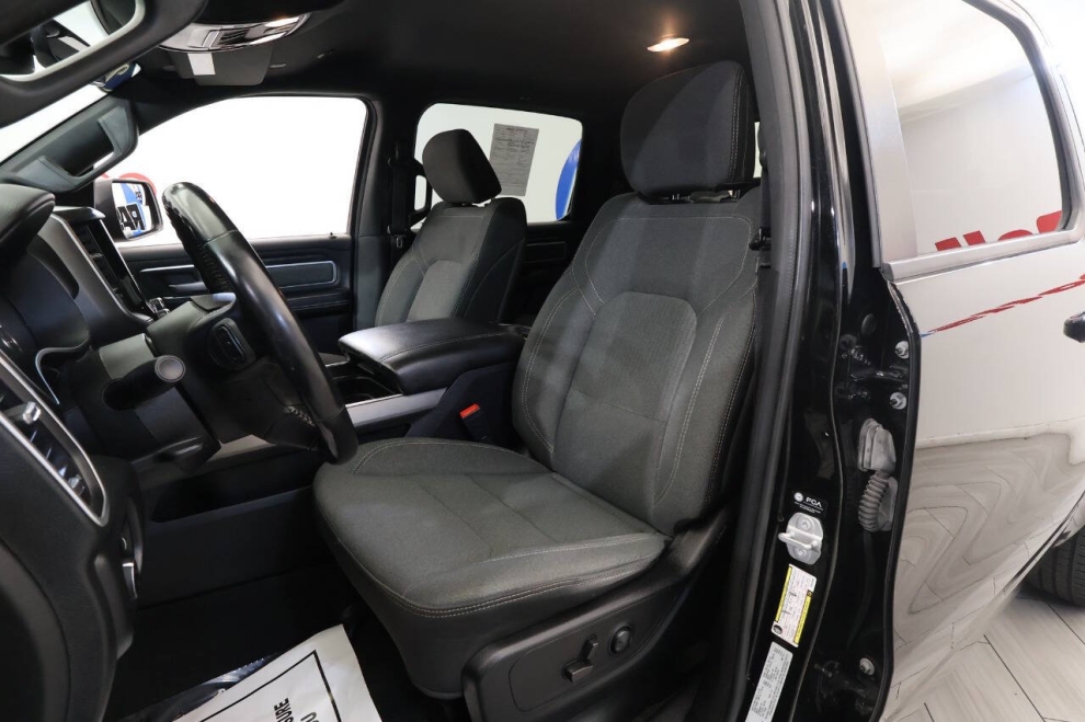2022 RAM 1500 Big Horn 4x4 4dr Crew Cab 5.6 ft. SB Pickup, Black, Mileage: 48,184 - photo 10