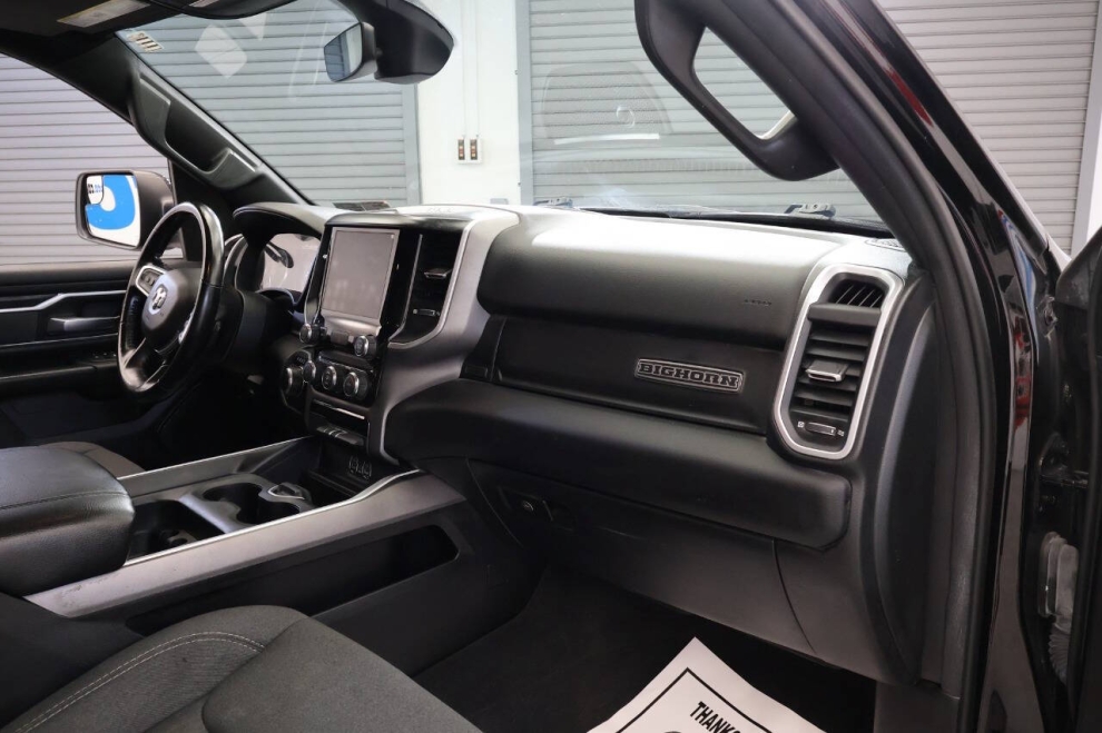 2022 RAM 1500 Big Horn 4x4 4dr Crew Cab 5.6 ft. SB Pickup, Black, Mileage: 48,184 - photo 15
