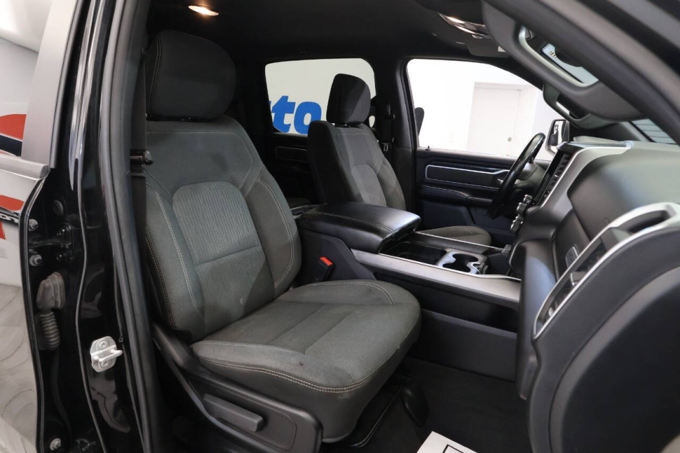2022 RAM 1500 Big Horn 4x4 4dr Crew Cab 5.6 ft. SB Pickup, Black, Mileage: 48,184 - photo 16