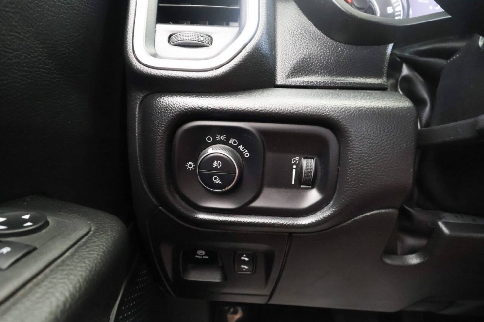2022 RAM 1500 Big Horn 4x4 4dr Crew Cab 5.6 ft. SB Pickup, Black, Mileage: 48,184 - photo 28