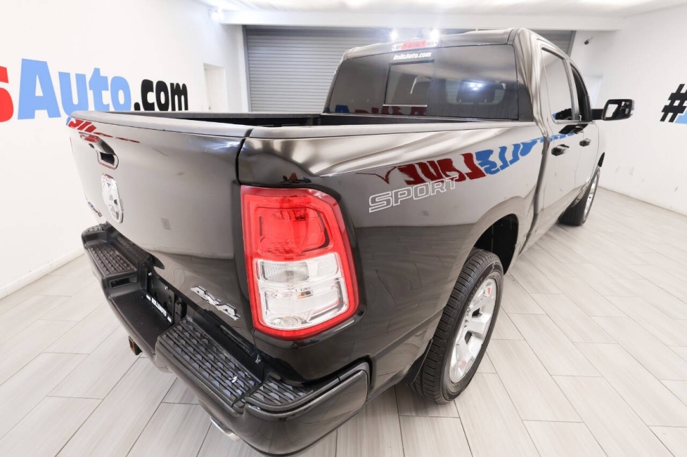 2022 RAM 1500 Big Horn 4x4 4dr Crew Cab 5.6 ft. SB Pickup, Black, Mileage: 48,184 - photo 4