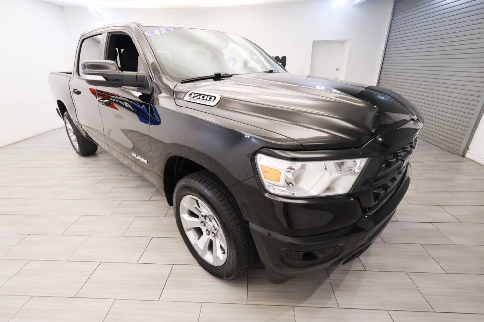 2022 RAM 1500 Big Horn 4x4 4dr Crew Cab 5.6 ft. SB Pickup, Black, Mileage: 48,184 - photo 6