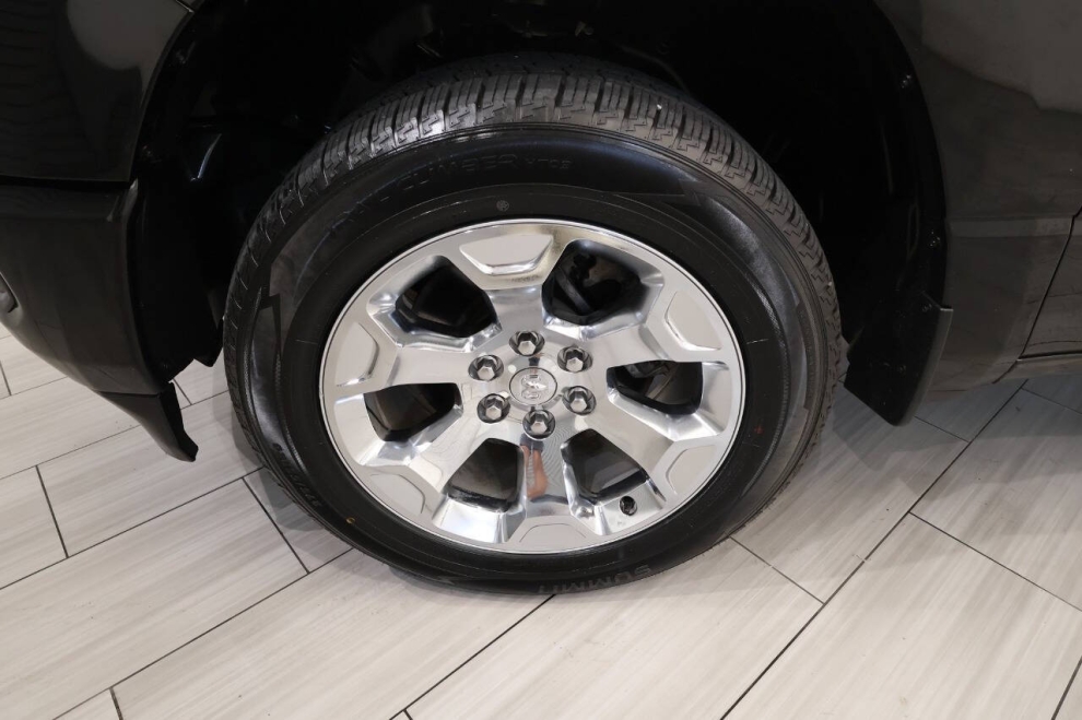 2022 RAM 1500 Big Horn 4x4 4dr Crew Cab 5.6 ft. SB Pickup, Black, Mileage: 48,184 - photo 9